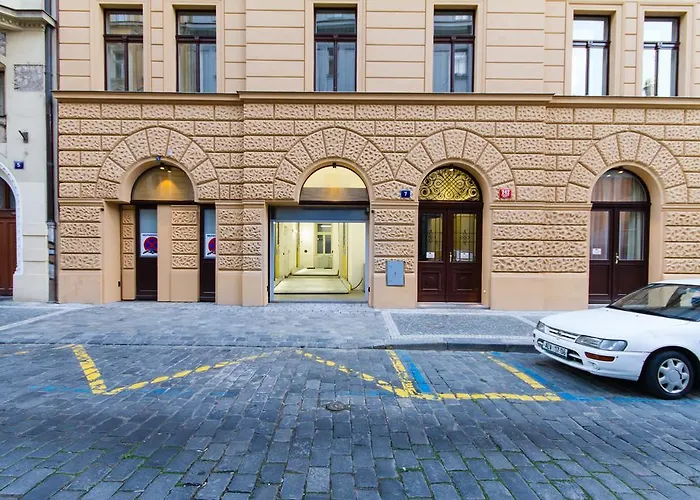 Glamour Excellent פראג