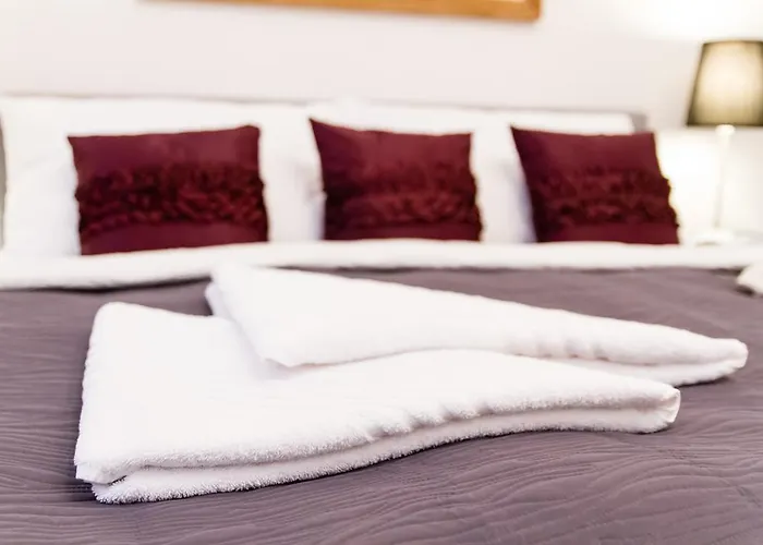 Glamour Excellent פראג