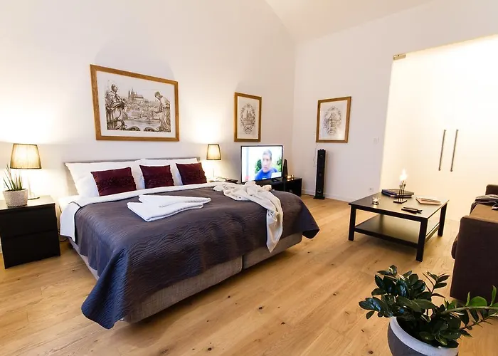 Glamour Excellent פראג