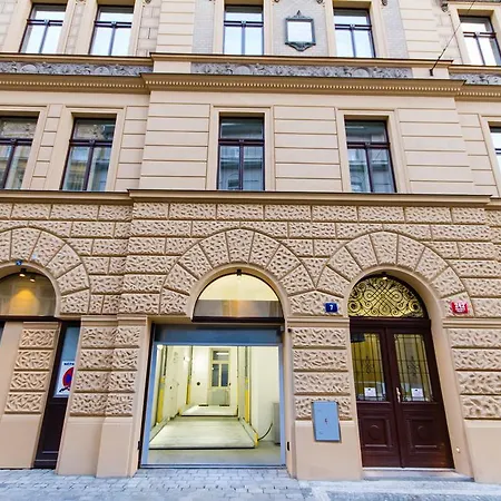 Glamour Excellent Praag
